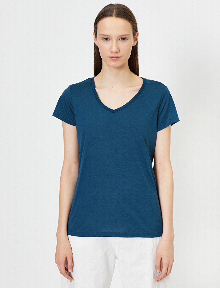 V Yaka Rahat Kalıp Basic Tişört