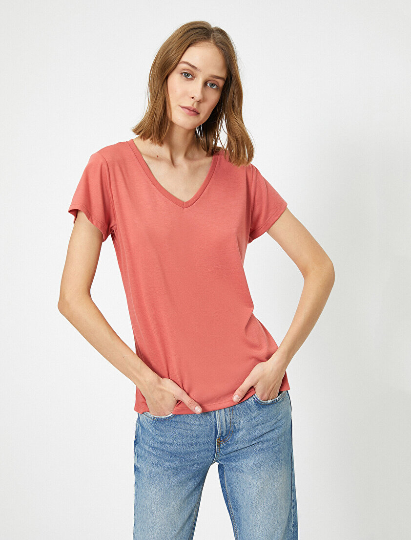 V Yaka Rahat Kalıp Basic Tişört