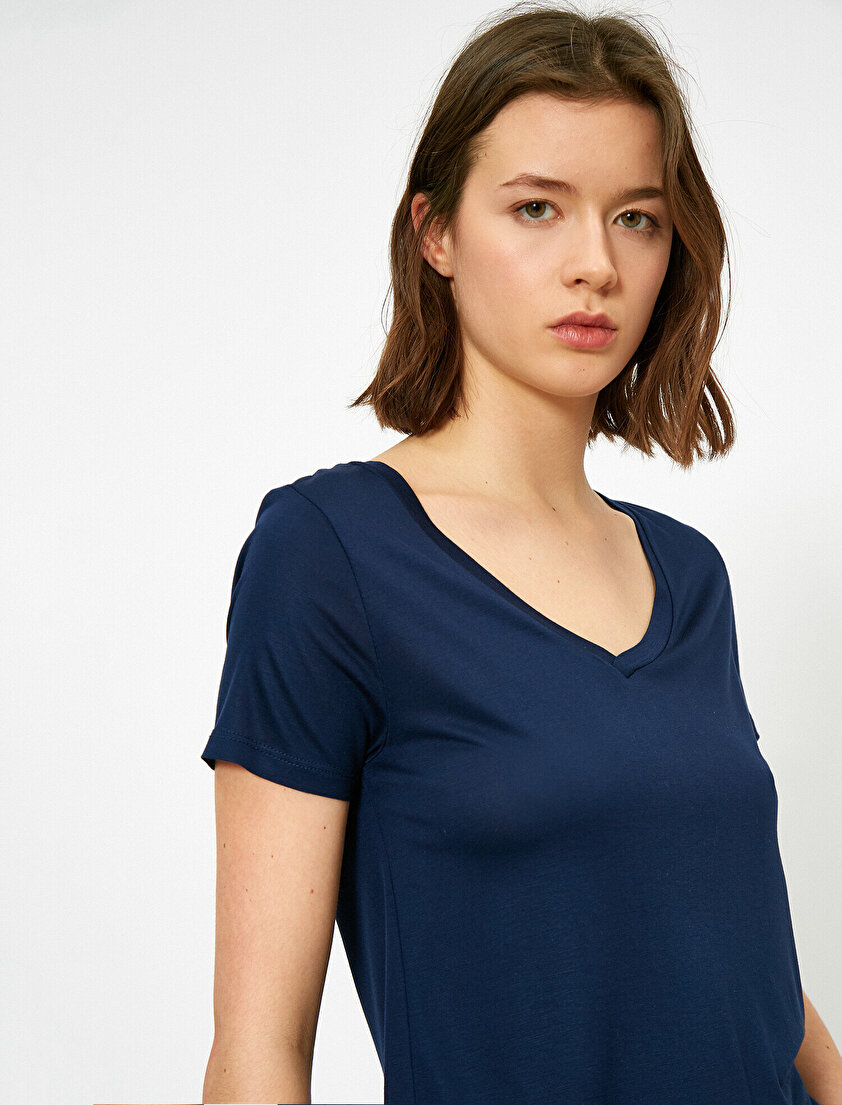 V Yaka Bol Kesim Basic Tişört