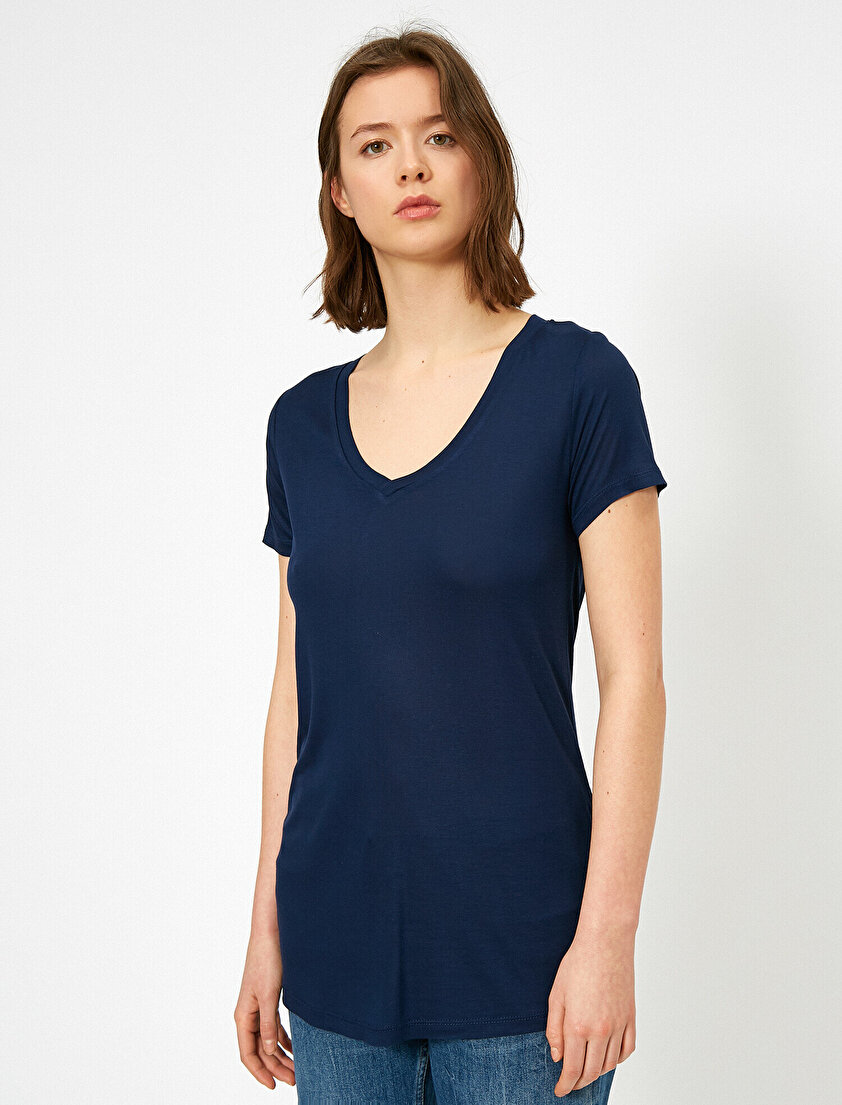 V Yaka Bol Kesim Basic Tişört