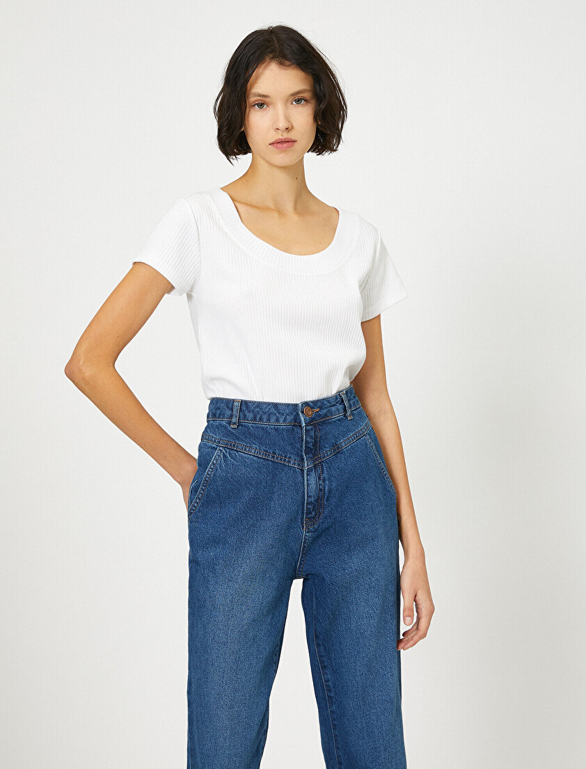 Oyuk Yaka Dar Kesim Tişört