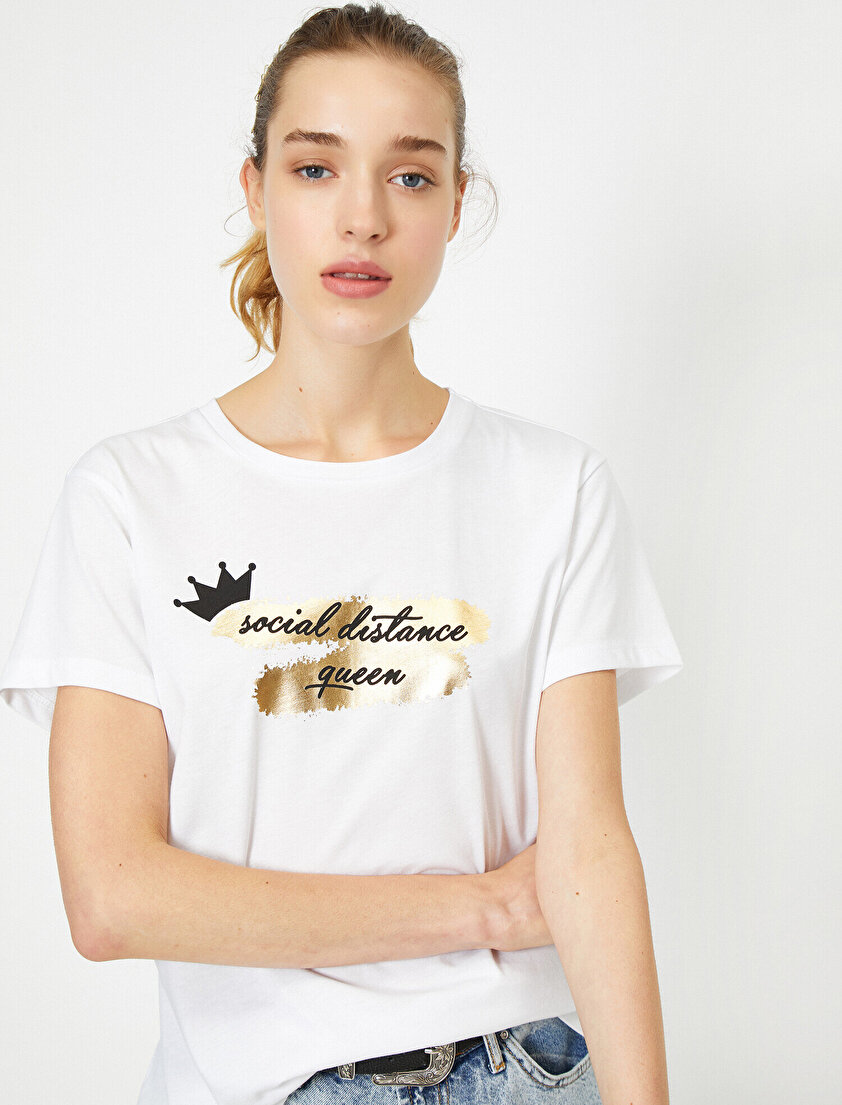 Pul Payet Detaylı Bisiklet Yaka Tişört