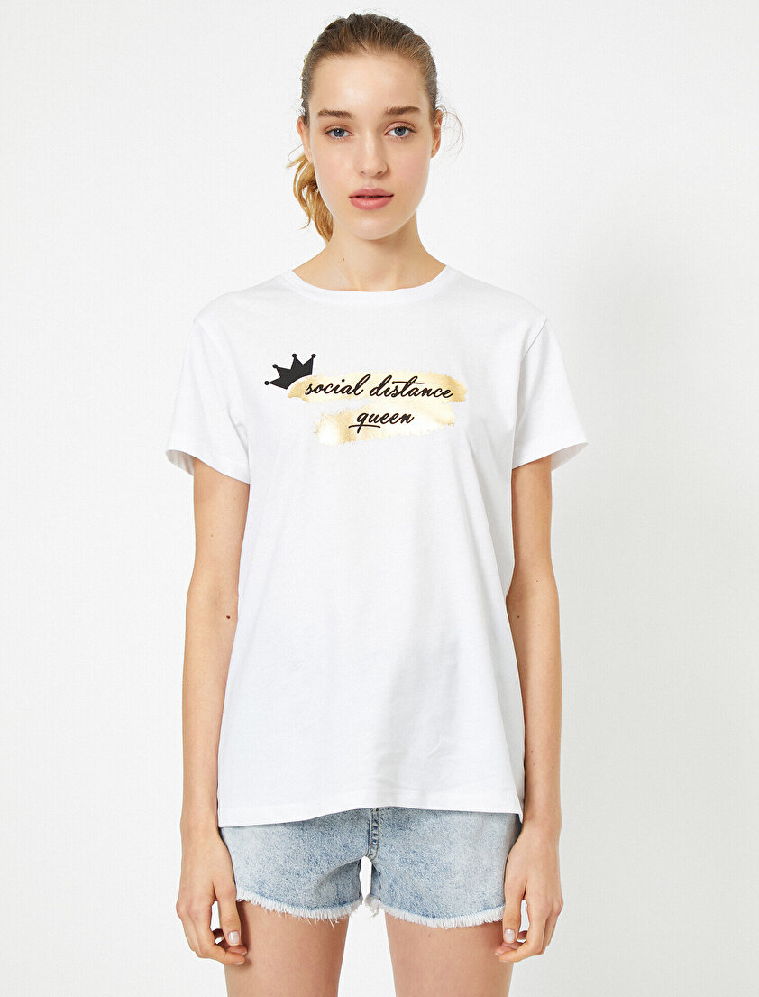 Pul Payet Detaylı Bisiklet Yaka Tişört