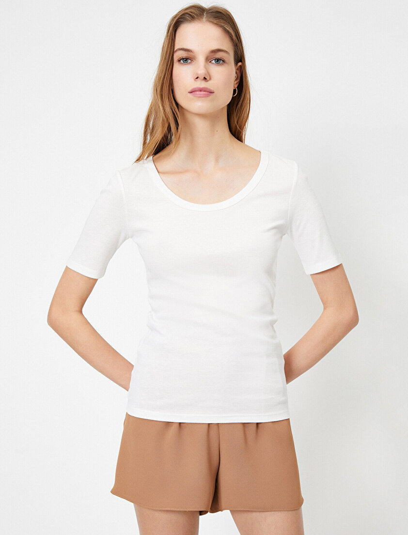 Oyuk Yaka Kısa Kollu Tişört