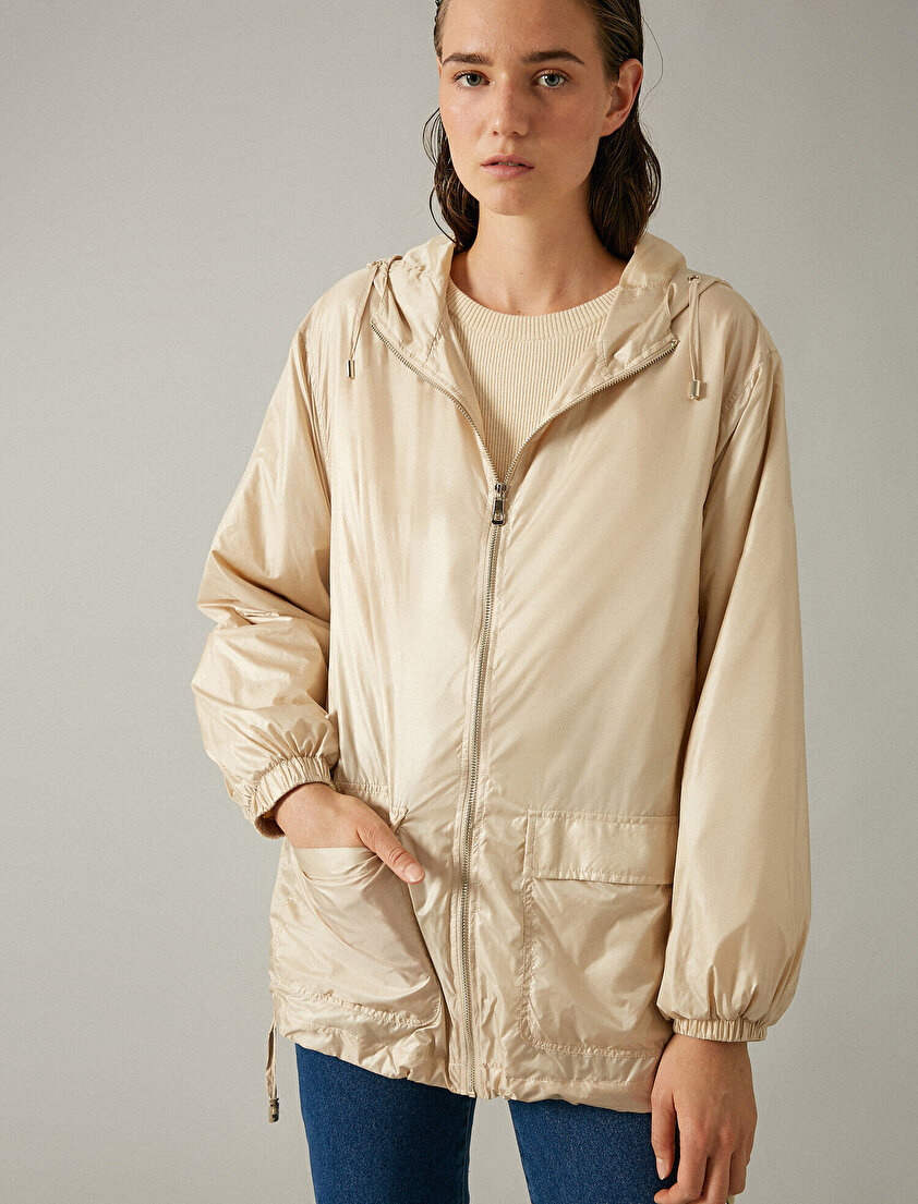 Kapüşonlu Cep Detaylı Yağmurluk