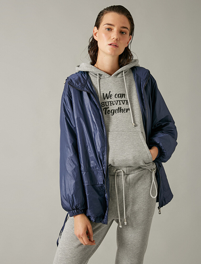 Kapüşonlu Cep Detaylı Yağmurluk