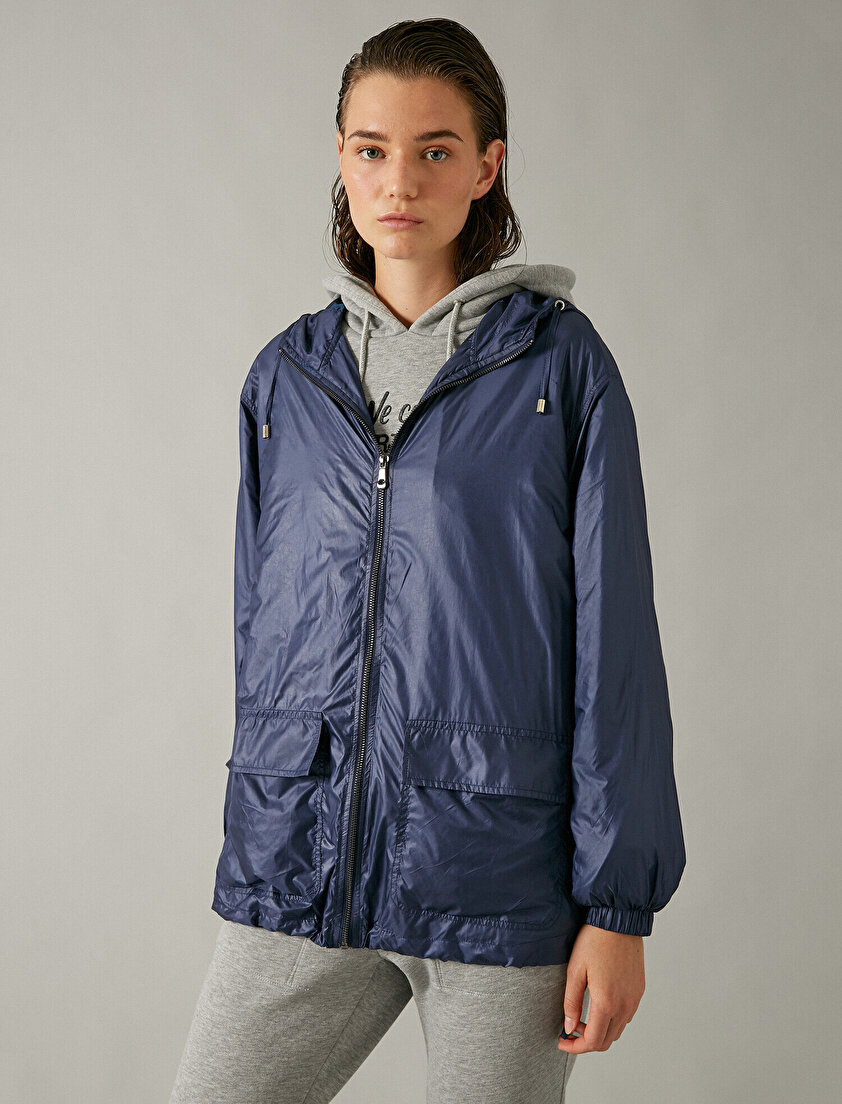 Kapüşonlu Cep Detaylı Yağmurluk