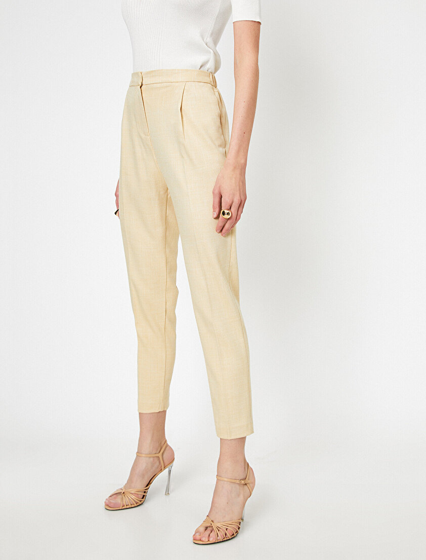 Kısa Paça Pilili Pantolon