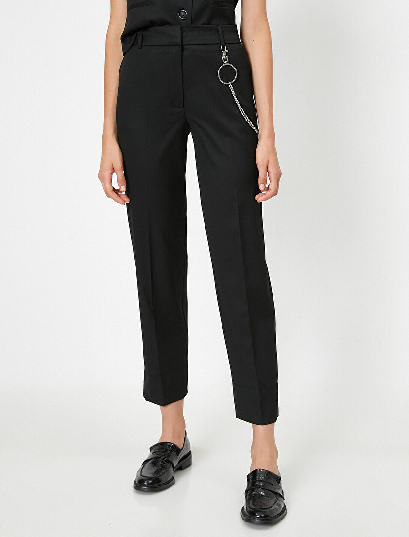 Zincir Detaylı Düz Kesim Pantolon