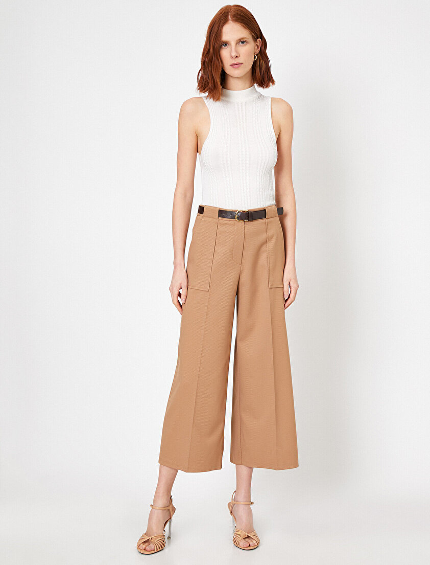 Kemer Detaylı Kısa Paça Pantolon