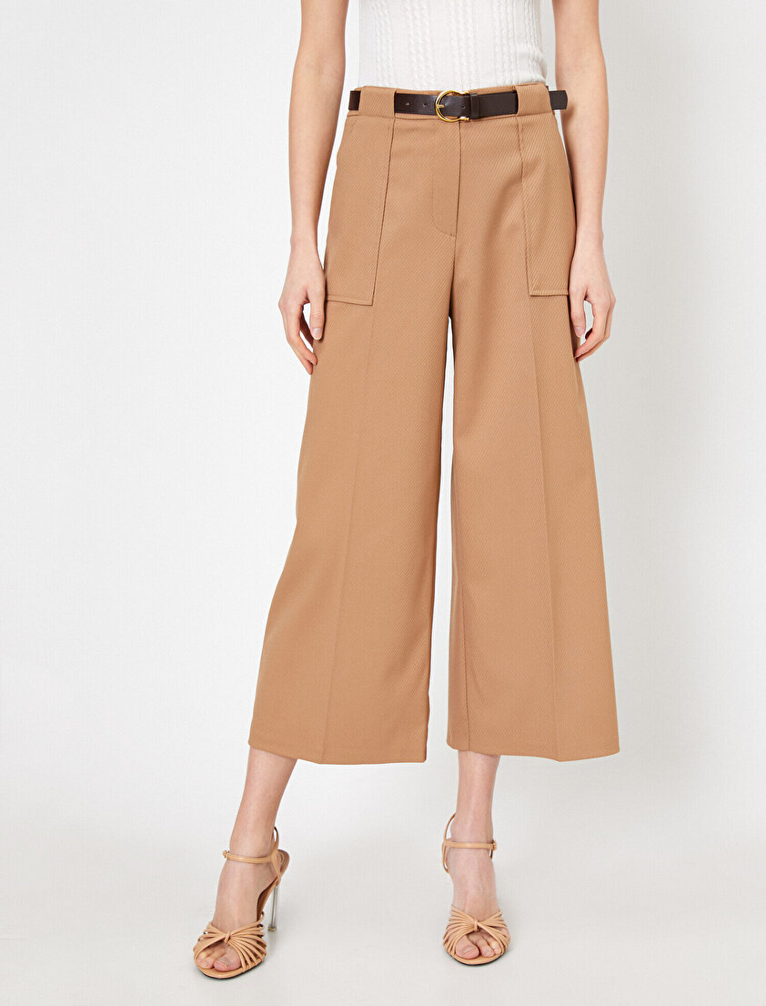 Kemer Detaylı Kısa Paça Pantolon