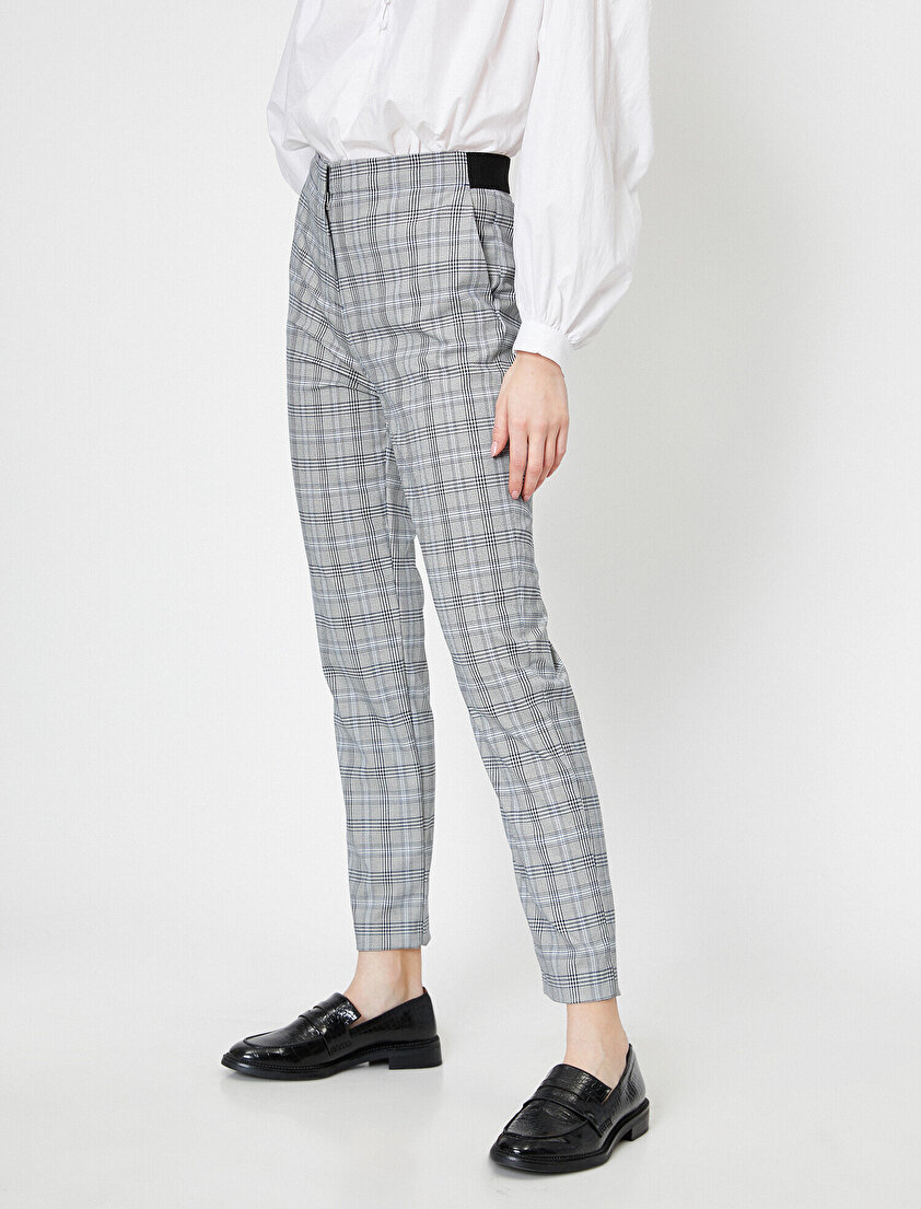 Ekose Desenli Arka Beli Lastikli Pantolon