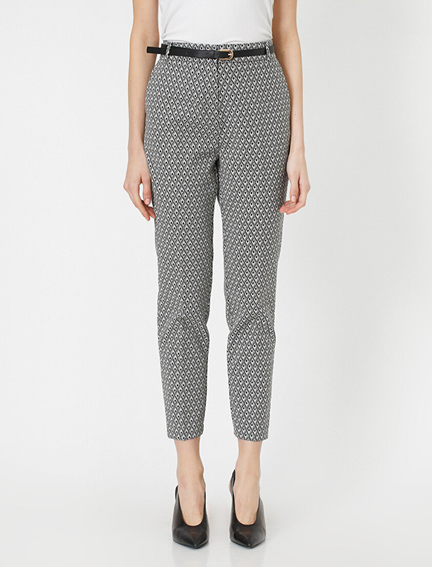 Kemer Detaylı Normal Bel Cep Detaylı Desenli Pantolon