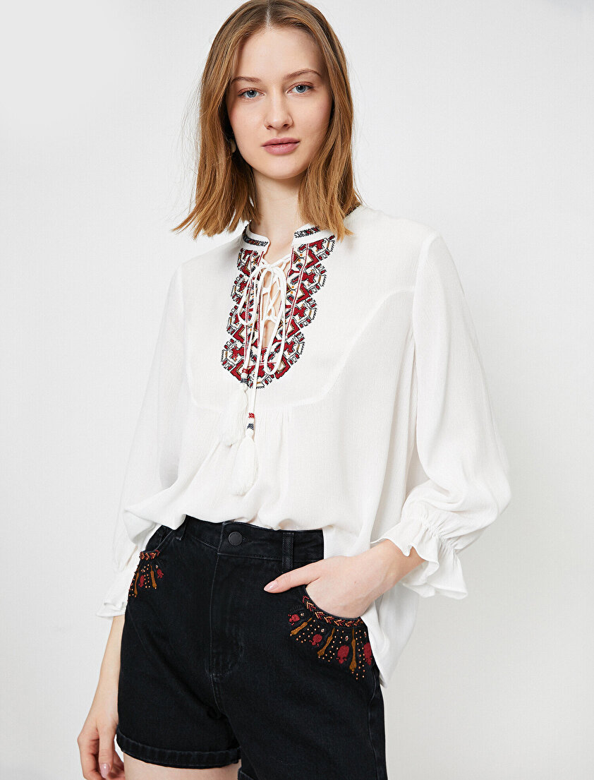 Yakası Bağlama Detaylı El İşlemeli Boho Bluz