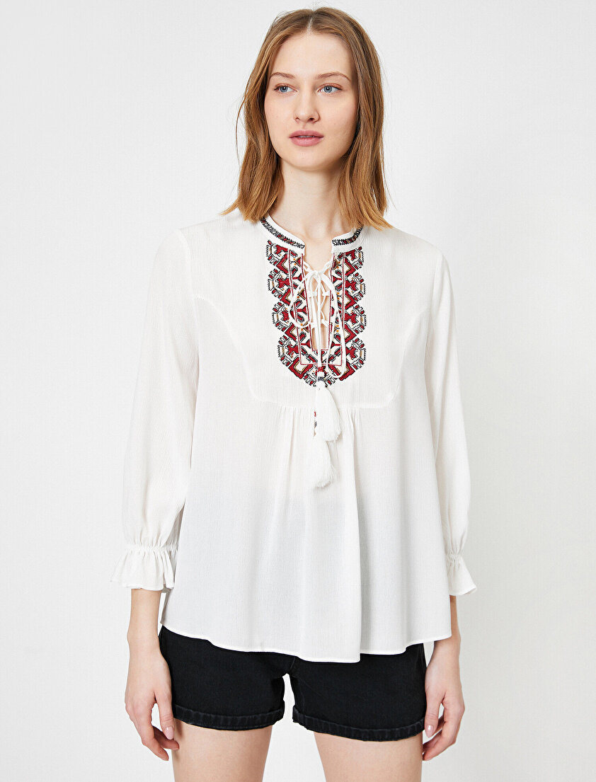 Yakası Bağlama Detaylı El İşlemeli Boho Bluz