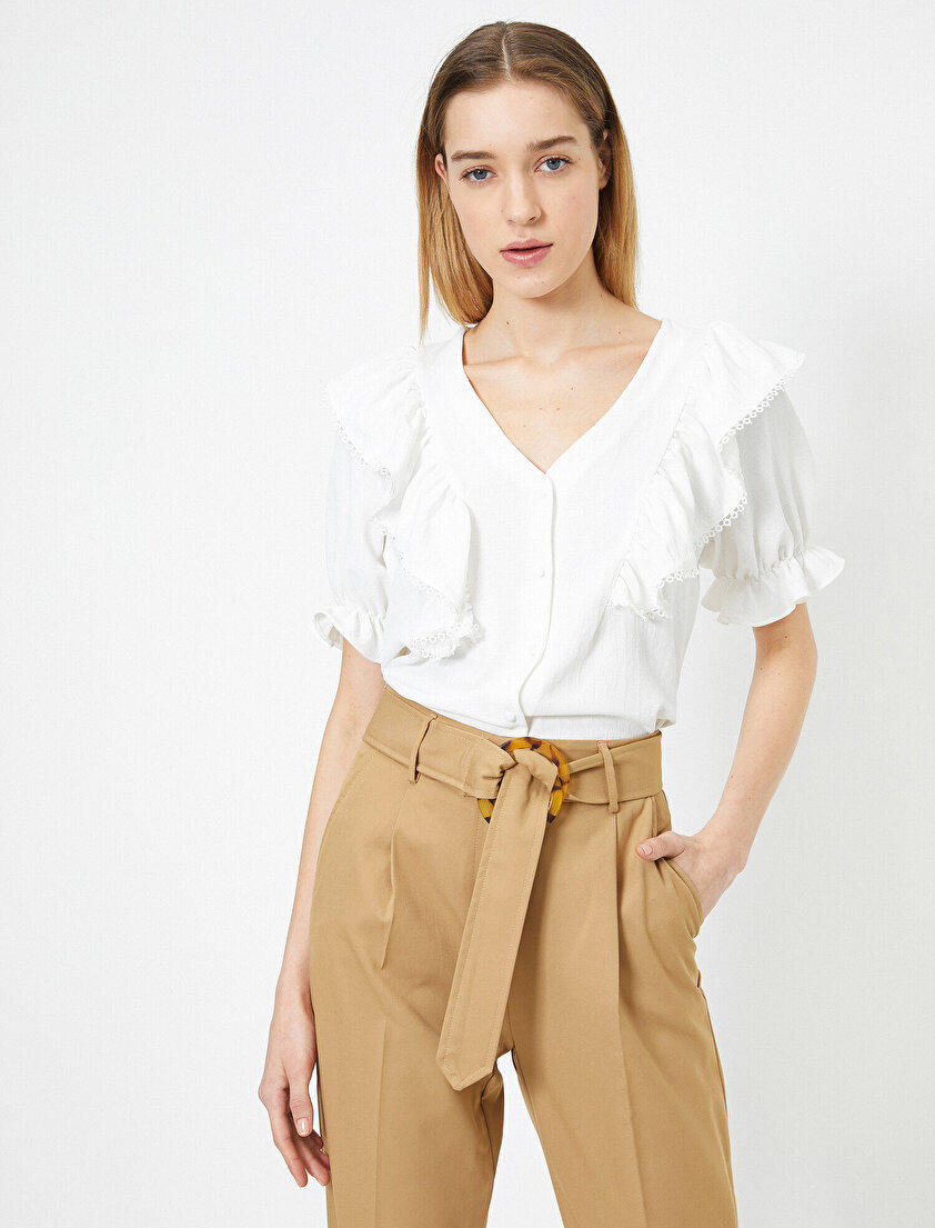 Volan Detaylı V Yaka Kısa Kollu Bluz