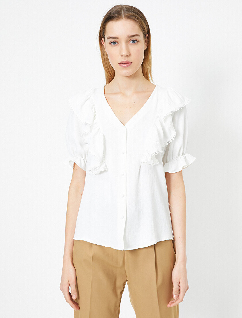 Volan Detaylı V Yaka Kısa Kollu Bluz