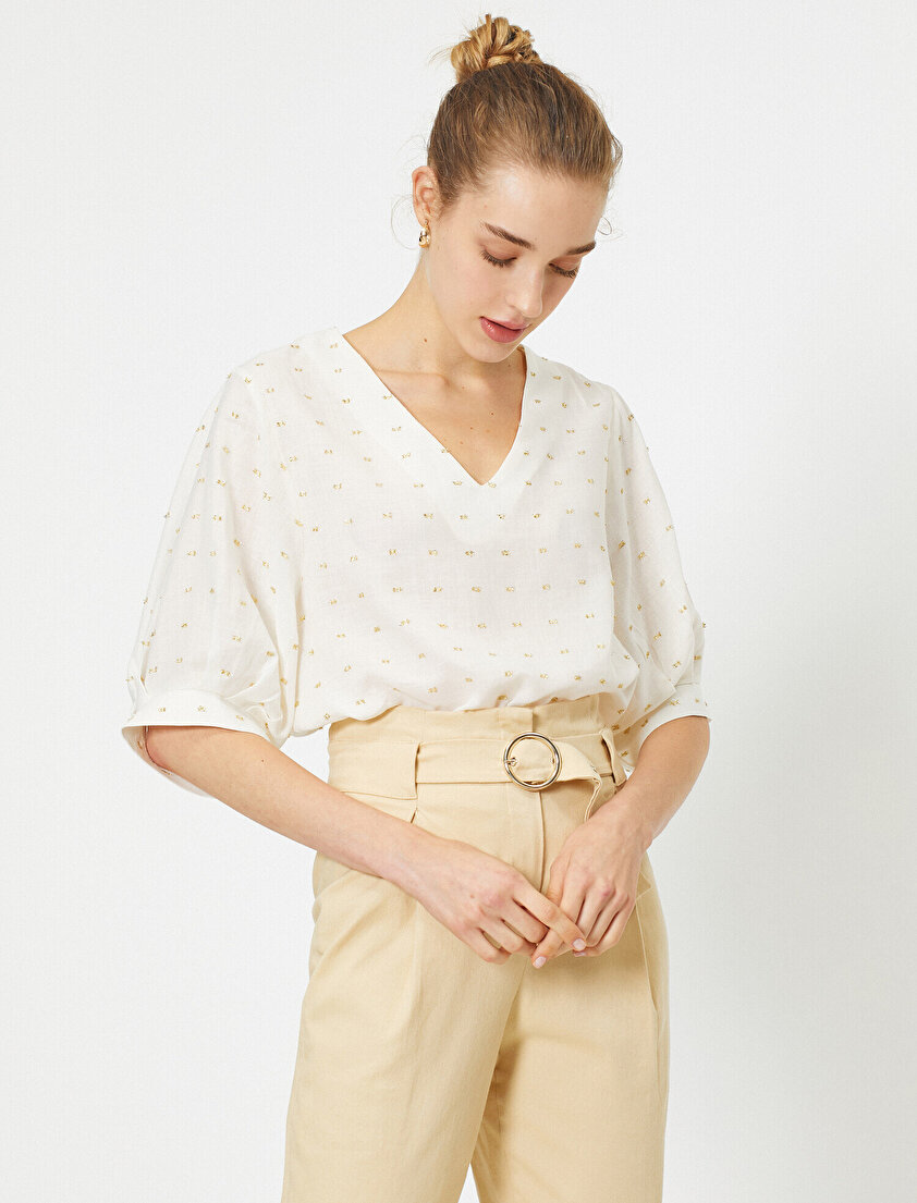 V Yaka, Kısa Kollu İşlemeli Bluz