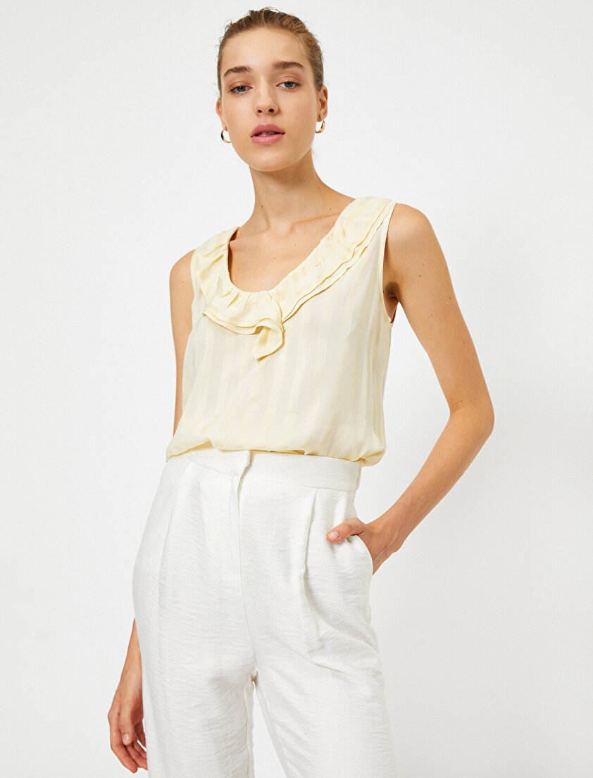 Kolsuz Fırfırlı Bluz