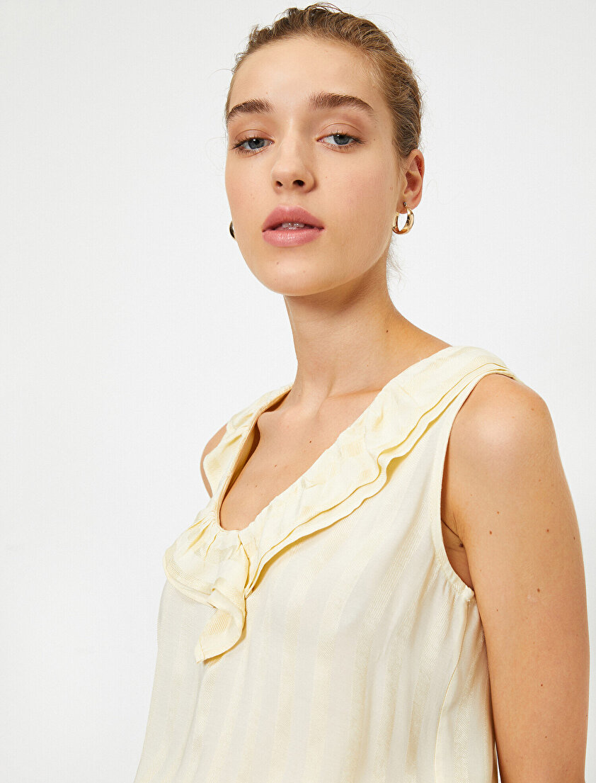 Kolsuz Fırfırlı Bluz