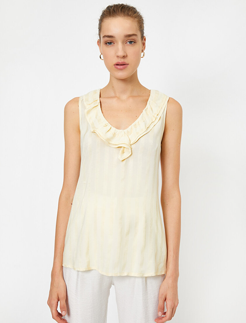 Kolsuz Fırfırlı Bluz