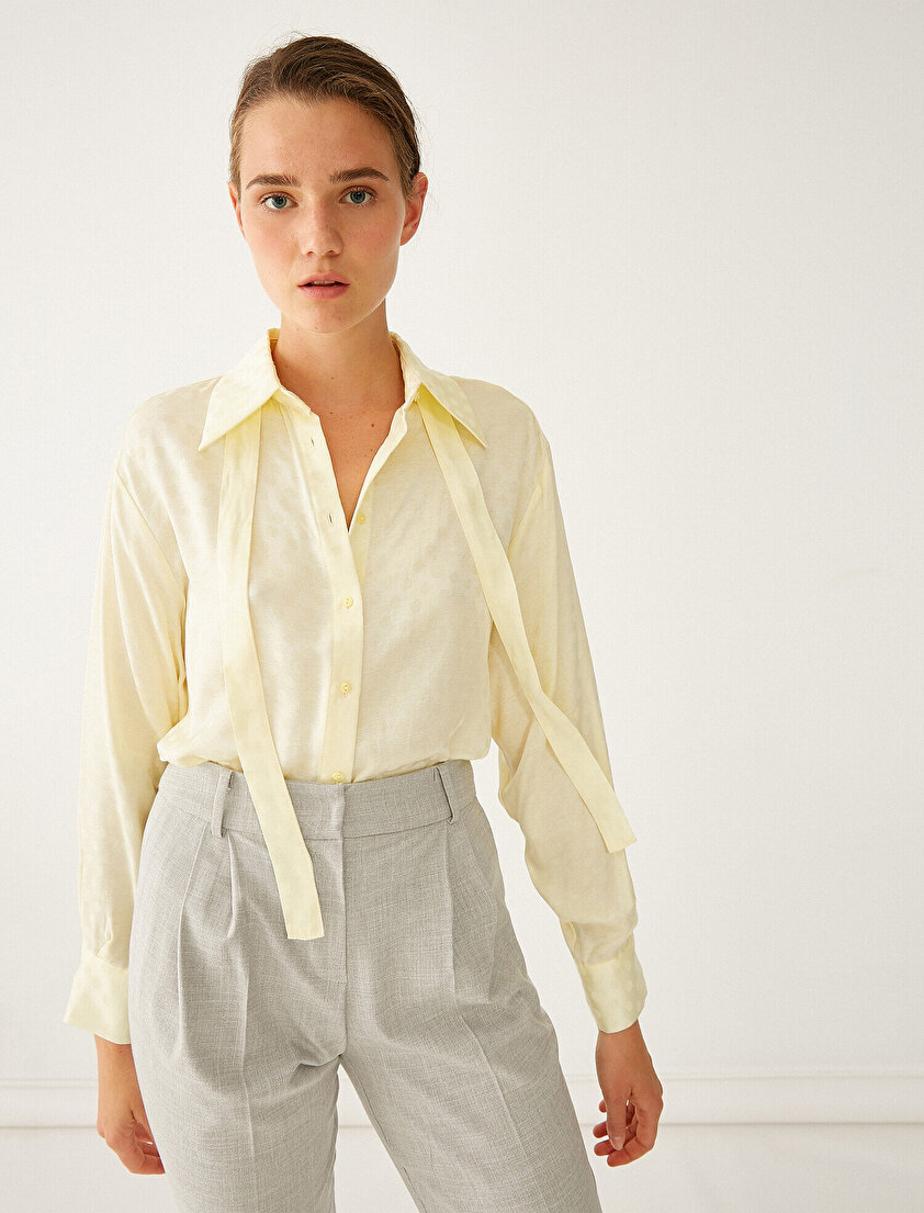 Jakar Fular Detaylı Uzun Kollu Gömlek