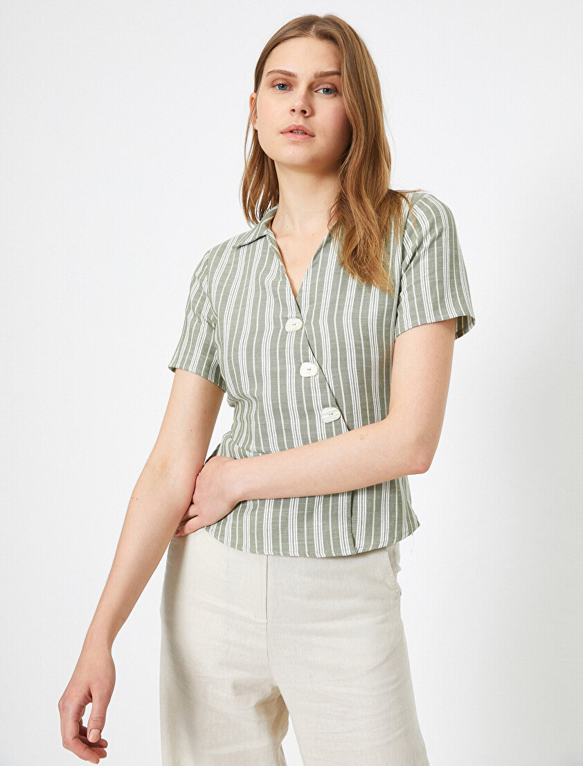 V Yaka Kısa Kol Düğme Detaylı Bluz