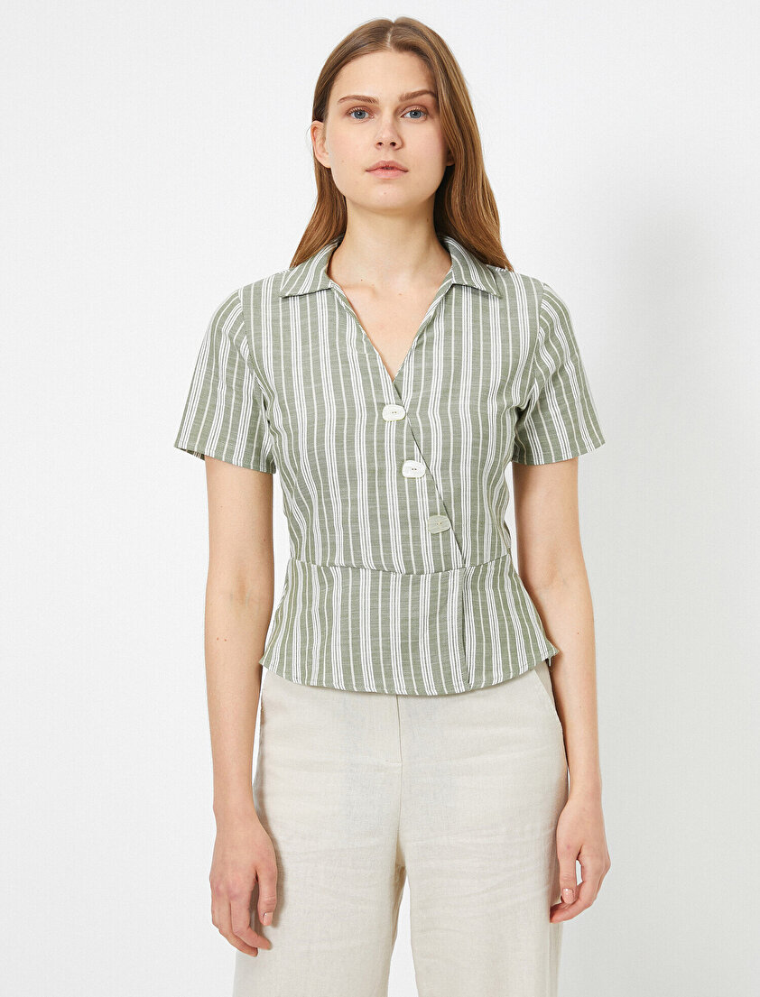 V Yaka Kısa Kol Düğme Detaylı Bluz