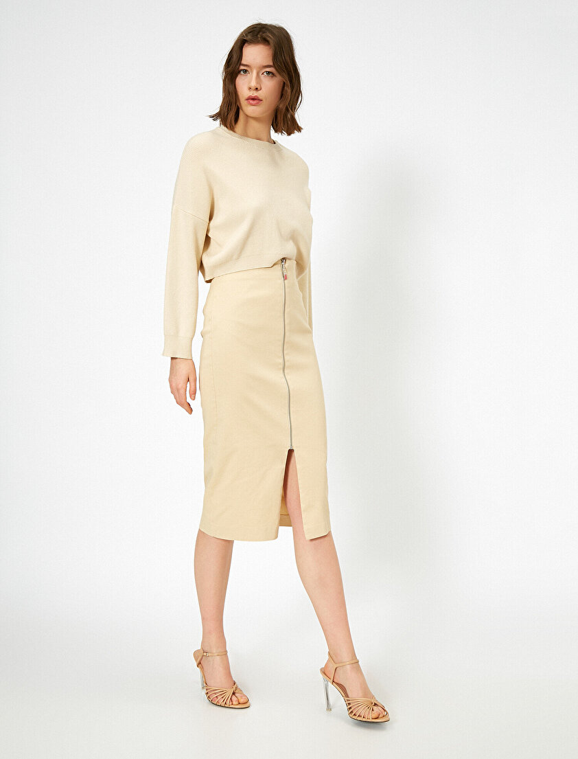 Fermuar Detaylı Yırtmaçlı Kalem Etek