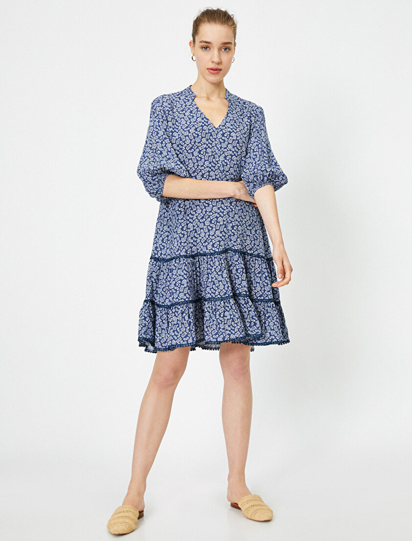 Desenli V Yaka 3/4 Kol Elbise