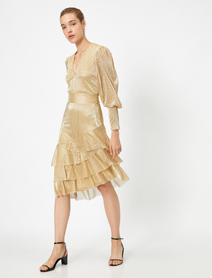 Asimetrik Uzun Kollu Parlak Elbise