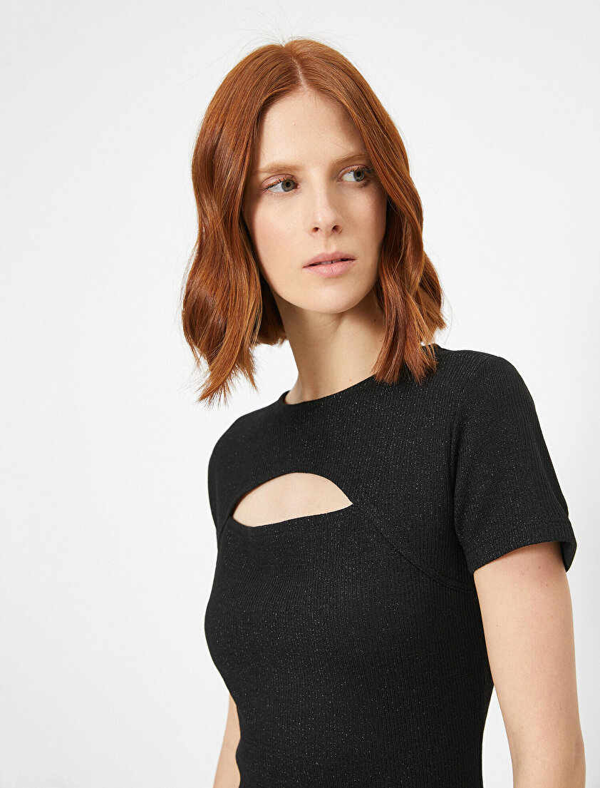 Simli Göğüs Pencere Detaylı Kısa Kollu Midi Boy Elbise