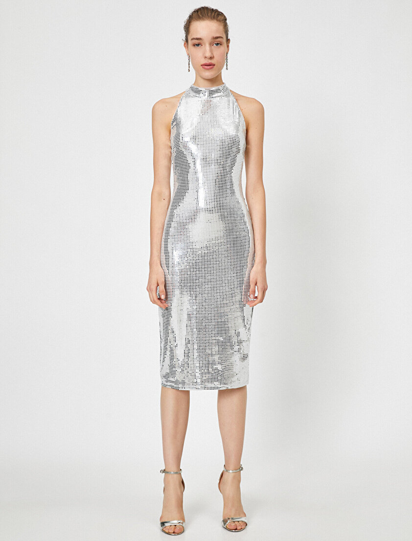 Pullu Kolsuz Halter Yaka Slim Fit Midi Elbise