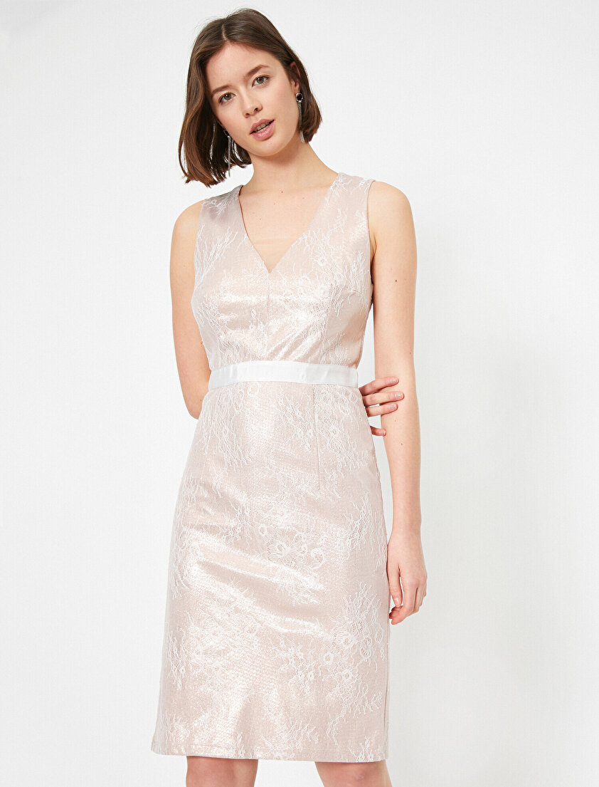 Metalik Desenli V Yaka Kolsuz Midi Boy Elbise