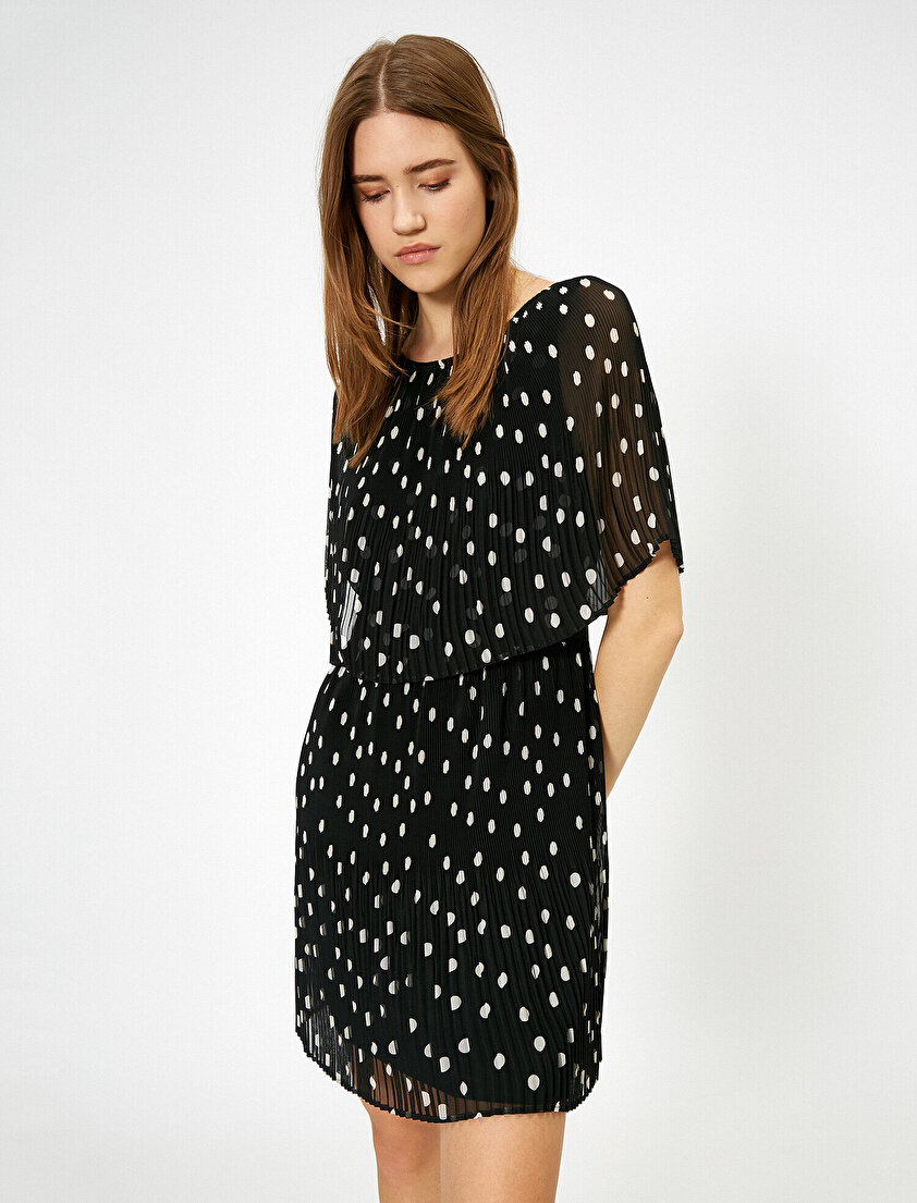 Puantiyeli Şifon Piliseli Pelerin Detaylı Mini Elbise