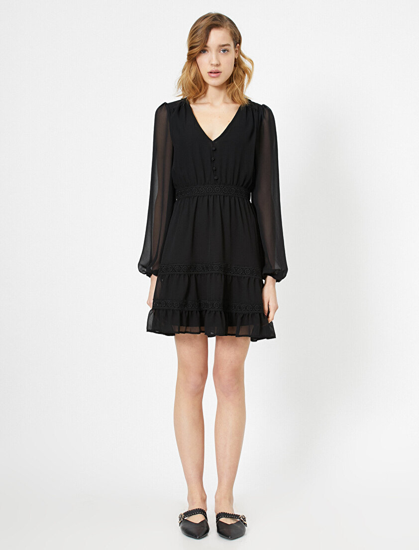 Şifon Bel Büzgü ve Düğme Detaylı V Yaka Uzun Kollu Mini Elbise