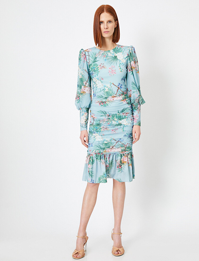 Tropikal Desenli Tül Drapeli Volanlı Uzun Kollu Midi Boy Elbise