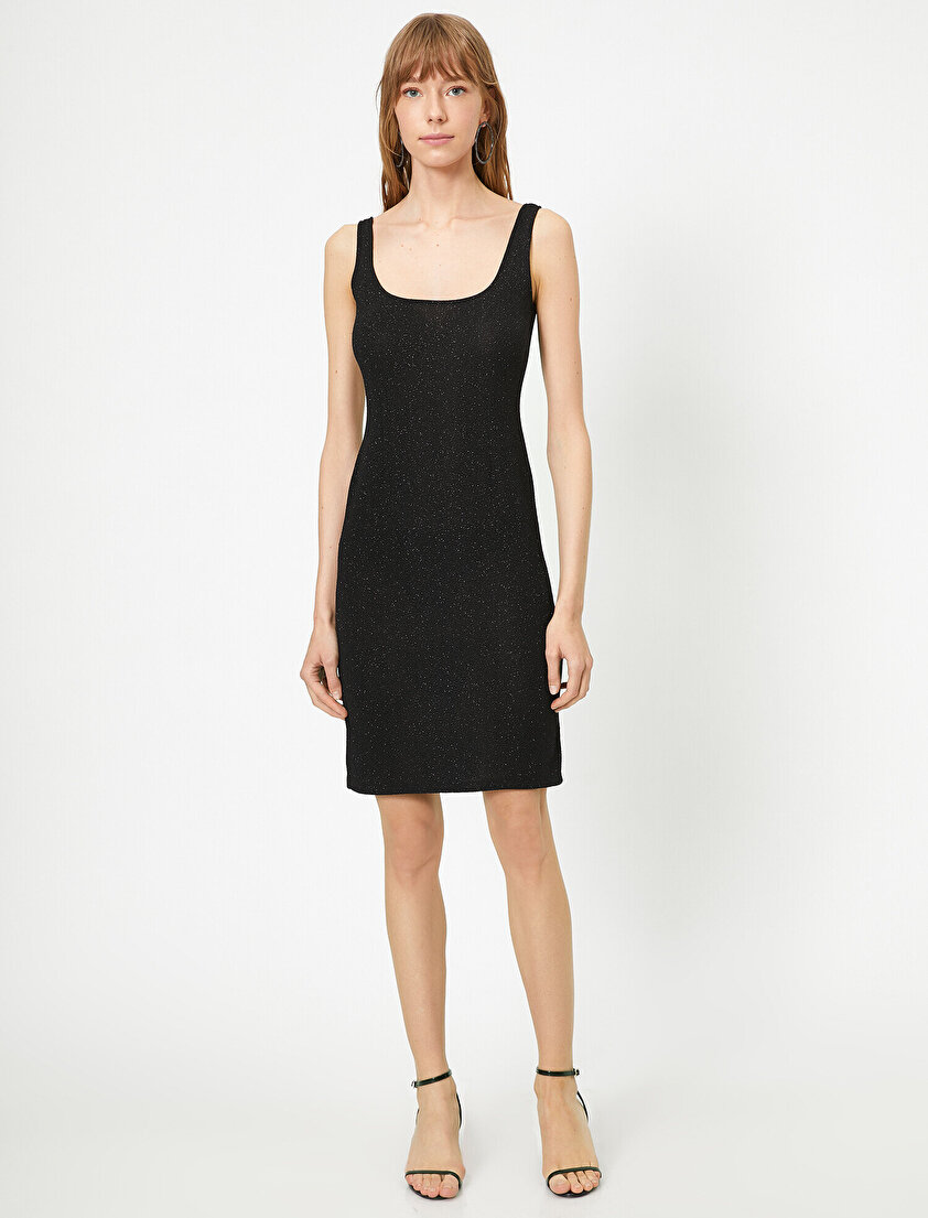 Simli Yuvarlak Yaka Yırtmaçlı Midi Boy Kalın Askılı Kamisol Elbise