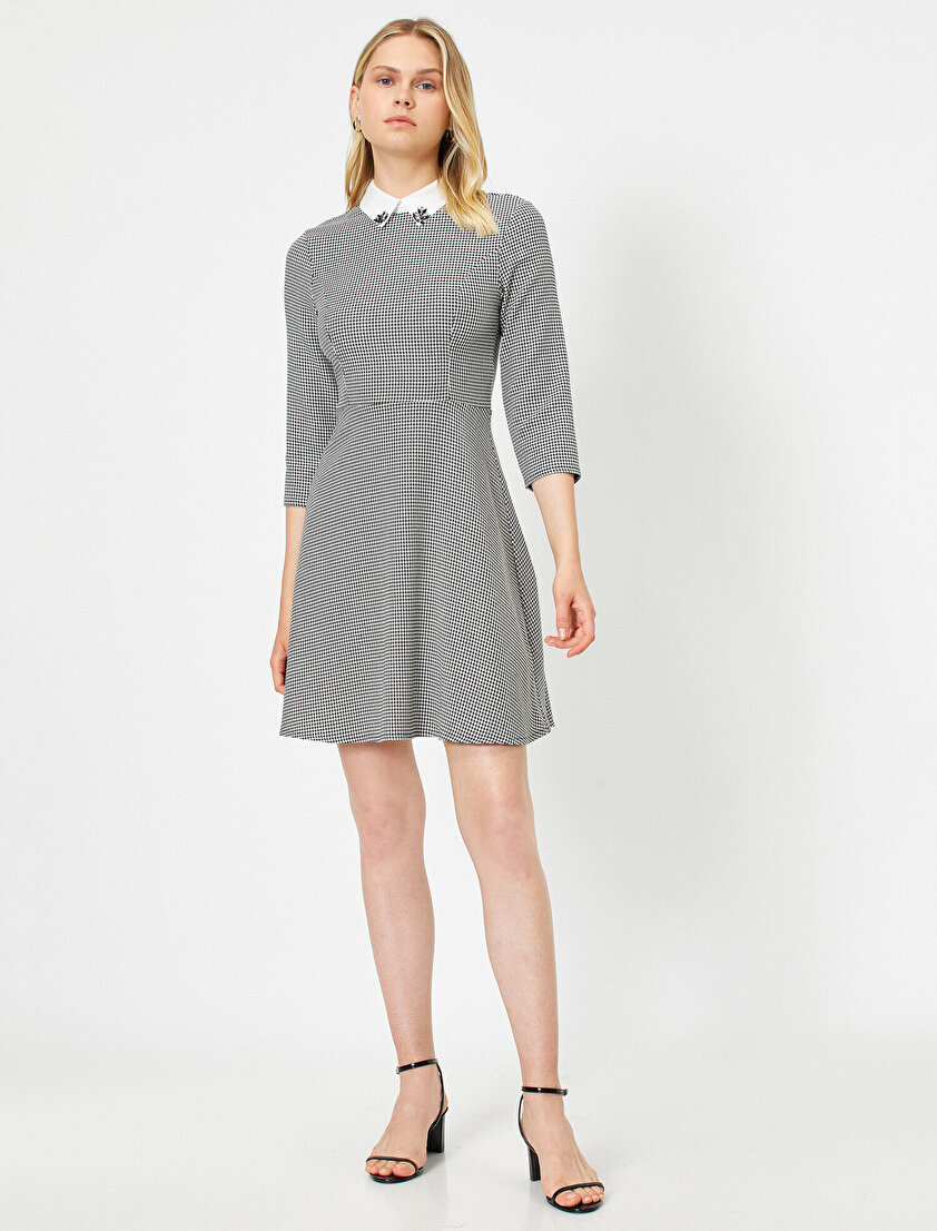 Yaka Detaylı Elbise