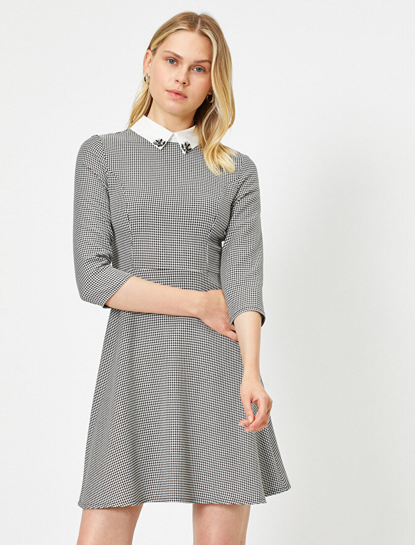 Yaka Detaylı Elbise