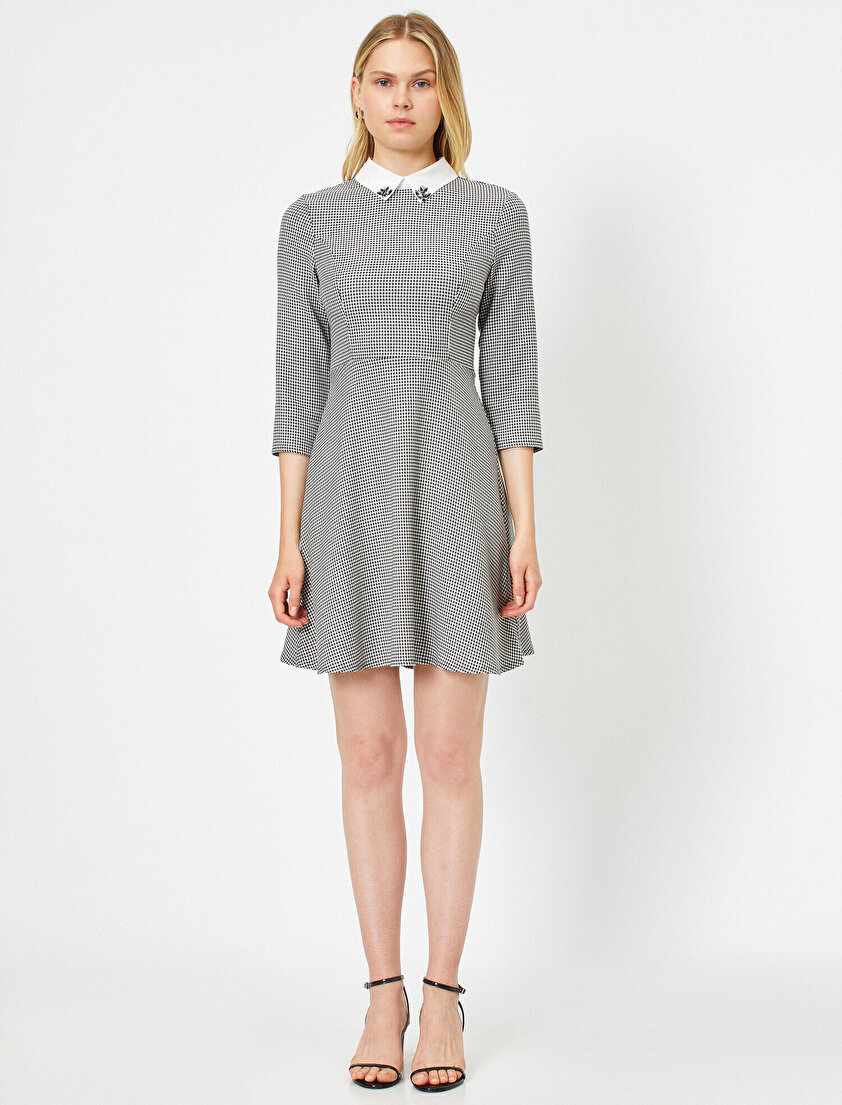 Yaka Detaylı Elbise