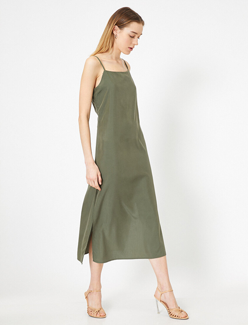 Yanları Yırtmaç Detaylı İnce Askılı Midi Elbise