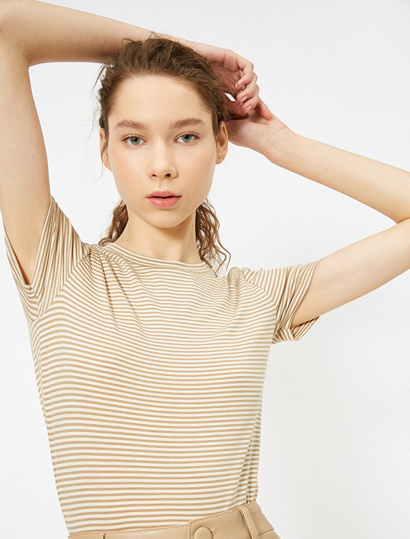 Bisiklet Yaka Çizgili Basic Kısa Kol Tişört