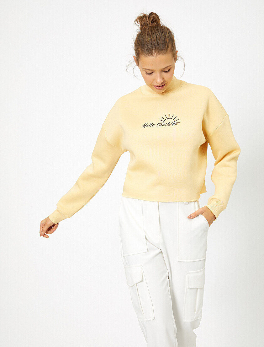 Dik Yaka Baskılı Sweatshirt