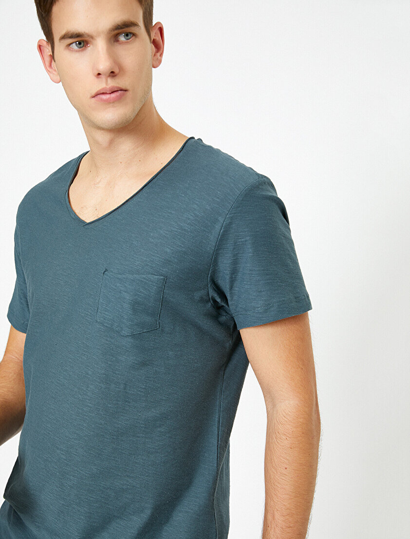 V Yaka Cebi Flamlı Slim Fit Basic Tişört