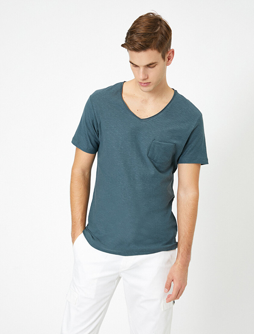 V Yaka Cebi Flamlı Slim Fit Basic Tişört