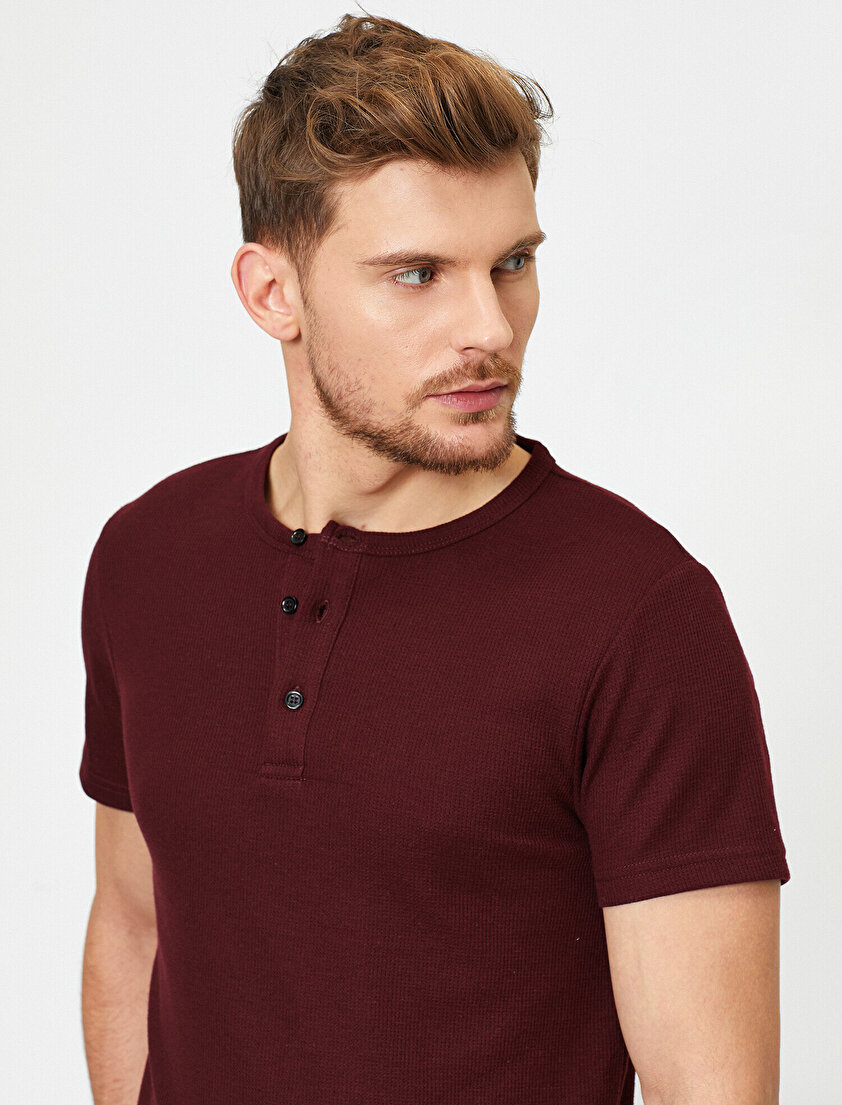 Düğme Detaylı T-Shirt
