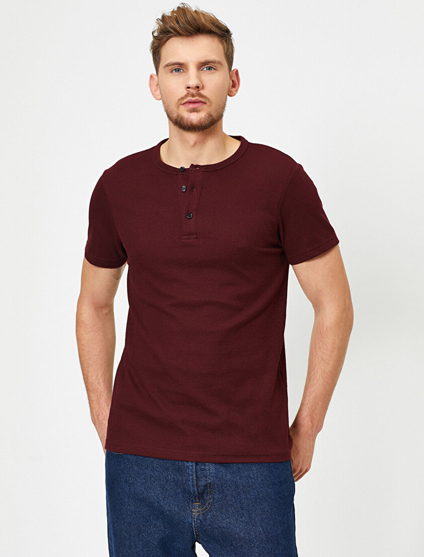 Düğme Detaylı T-Shirt