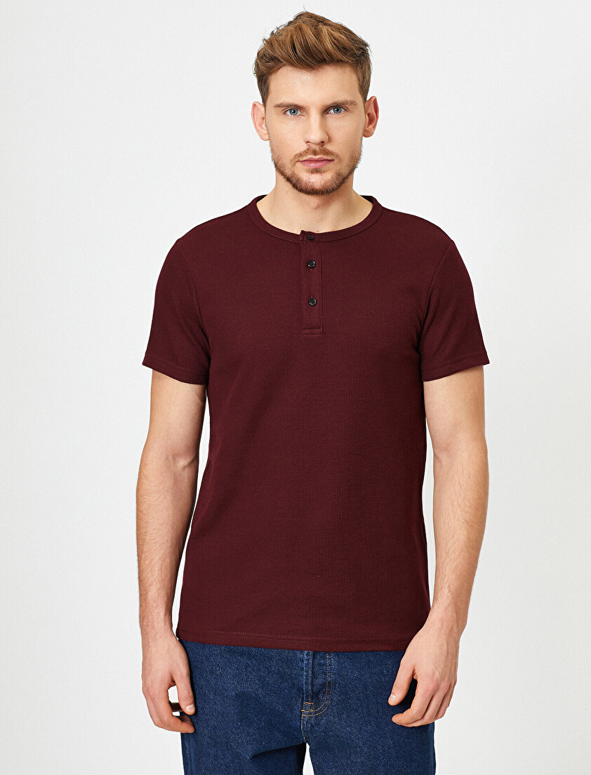 Düğme Detaylı T-Shirt