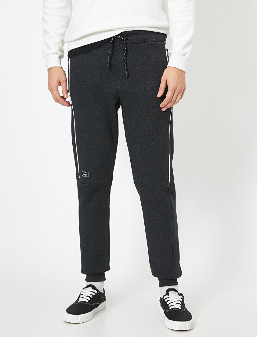 Yanları Şerit Detaylı Süs Etiketli Paçası Lastikli Cepli Eşofman Altı